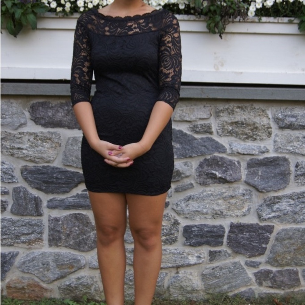 Short Black Lacked along Sleeve Formal Dress